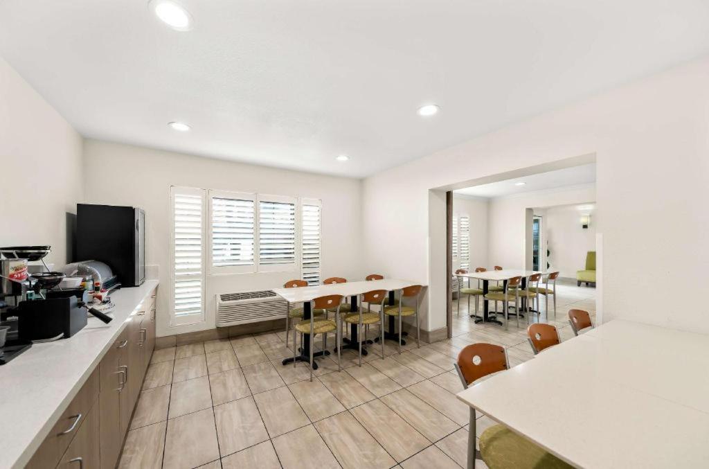 Best Western Executive Inn Los Banos Exterior photo