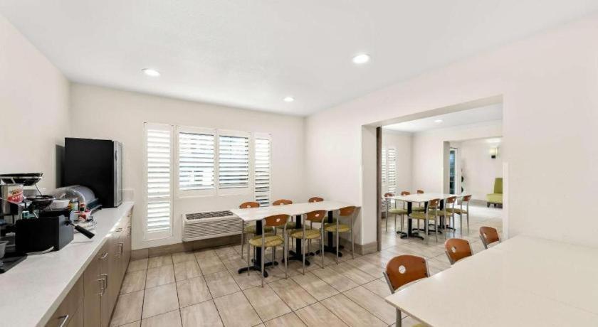 Best Western Executive Inn Los Banos Exterior photo