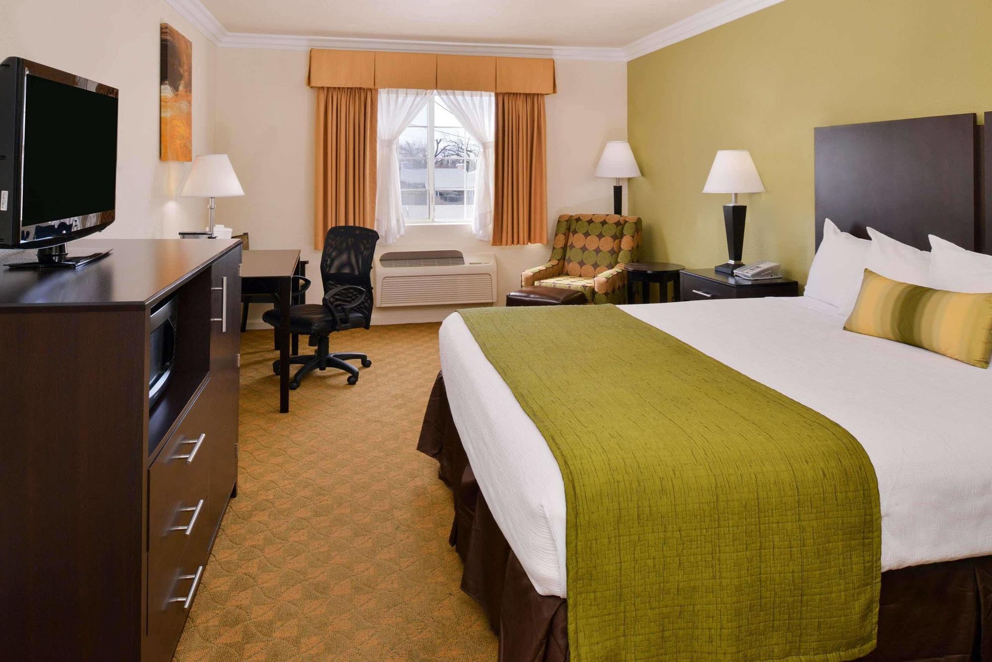 Best Western Executive Inn Los Banos Exterior photo
